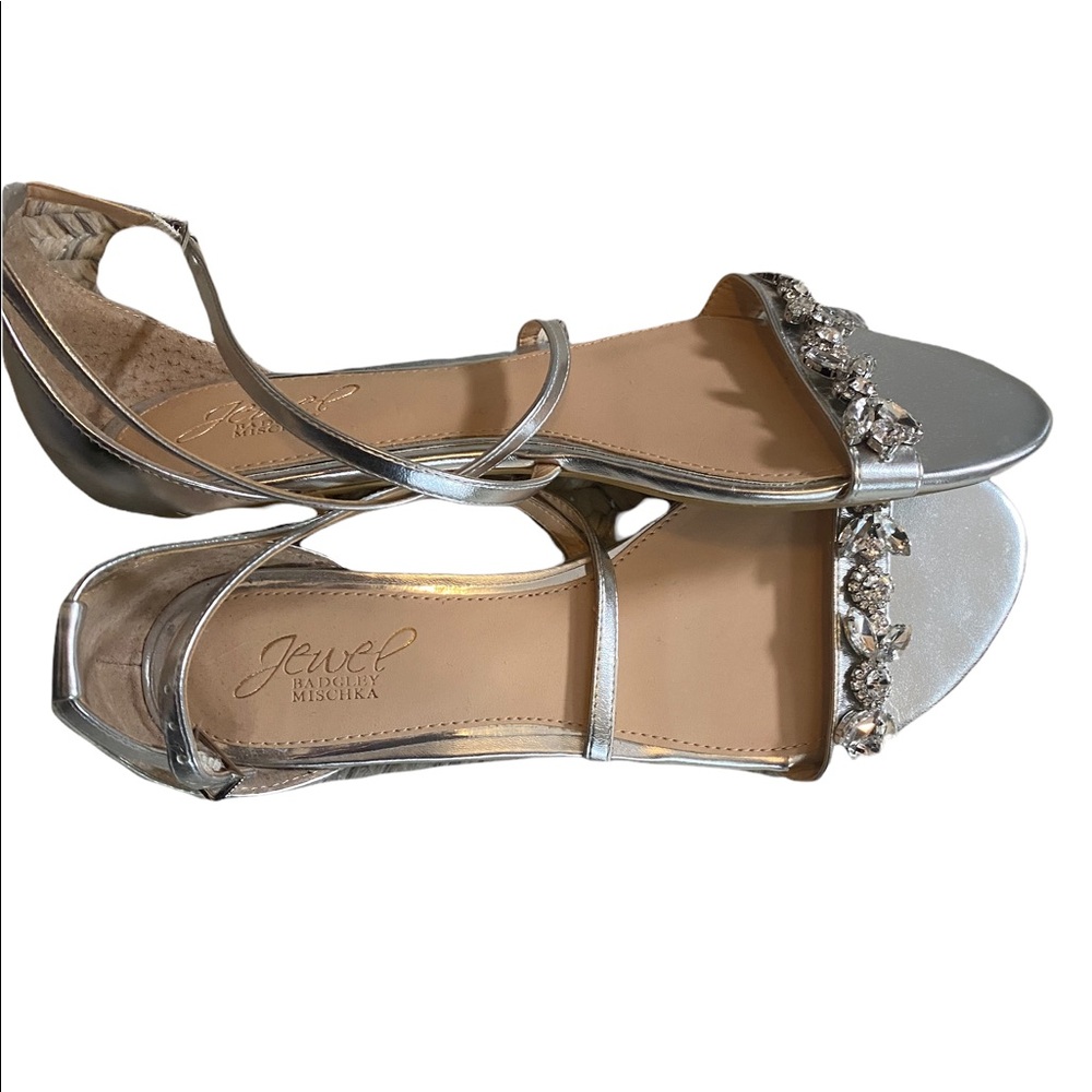Jewel Badgley Mischka Flat Sandal - size 8